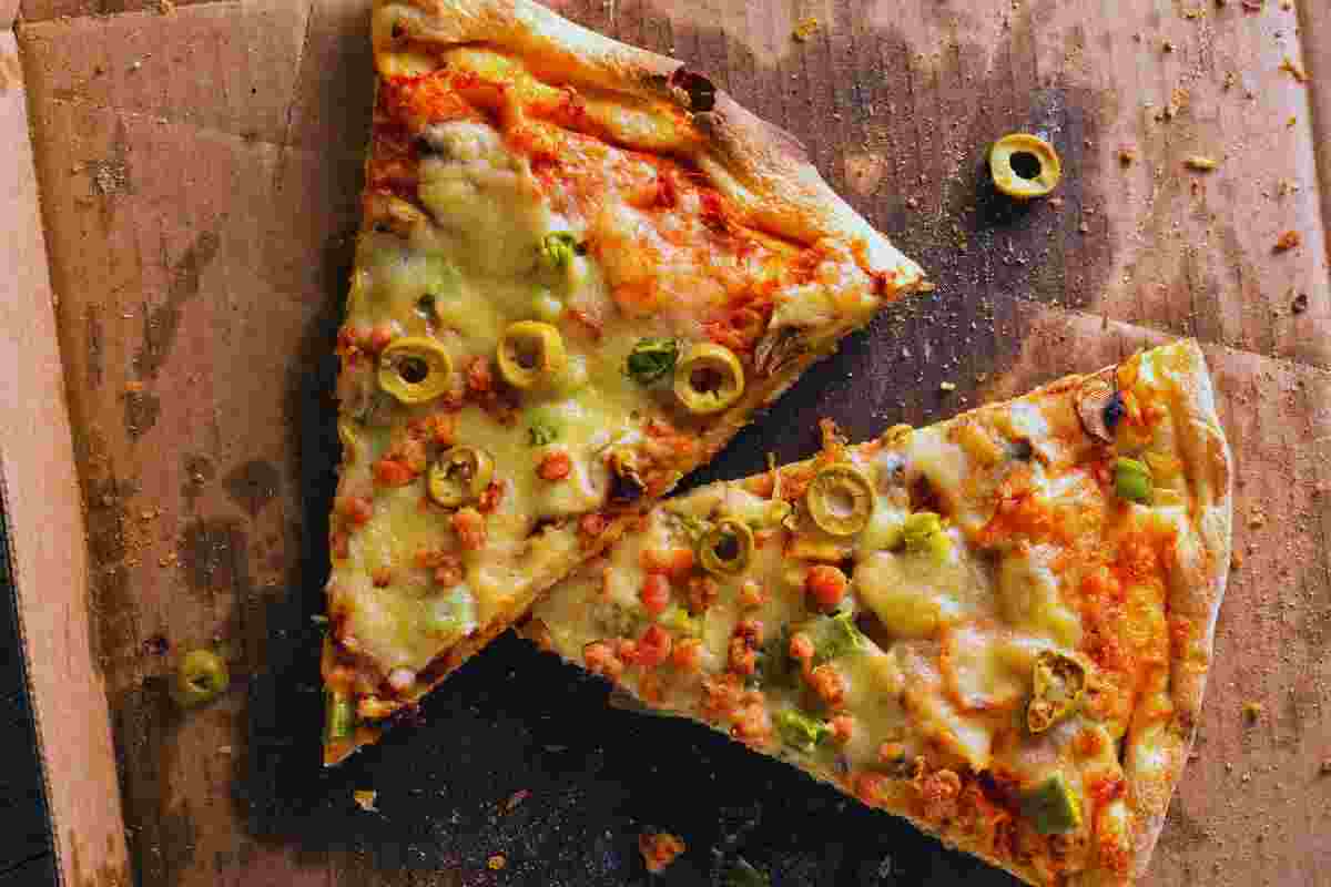 pizza avanzata al microonde: come scladarla al meglio