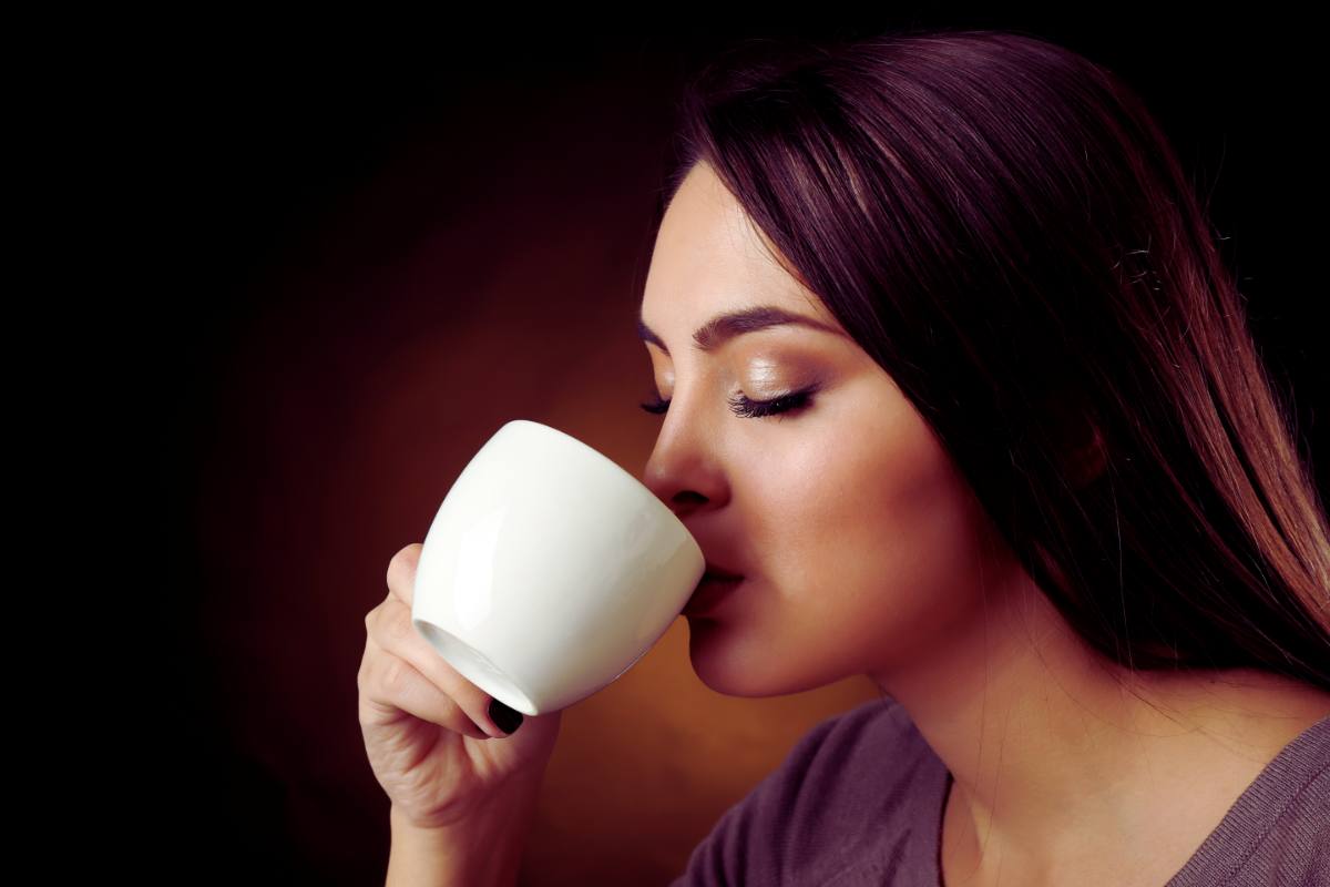 Perché non bere caffè prima di un volo