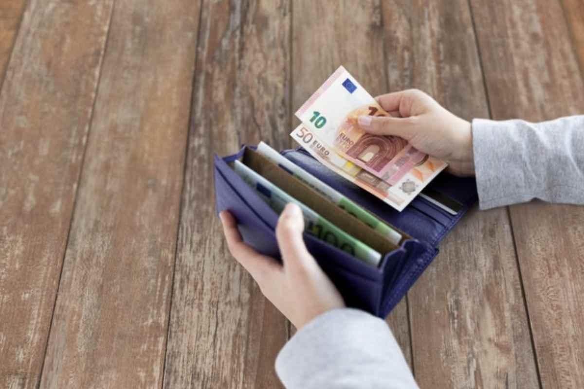 Oltre agli aumenti salariali, il decreto introduce misure significative per attrarre giovani talenti nel settore pubblico.