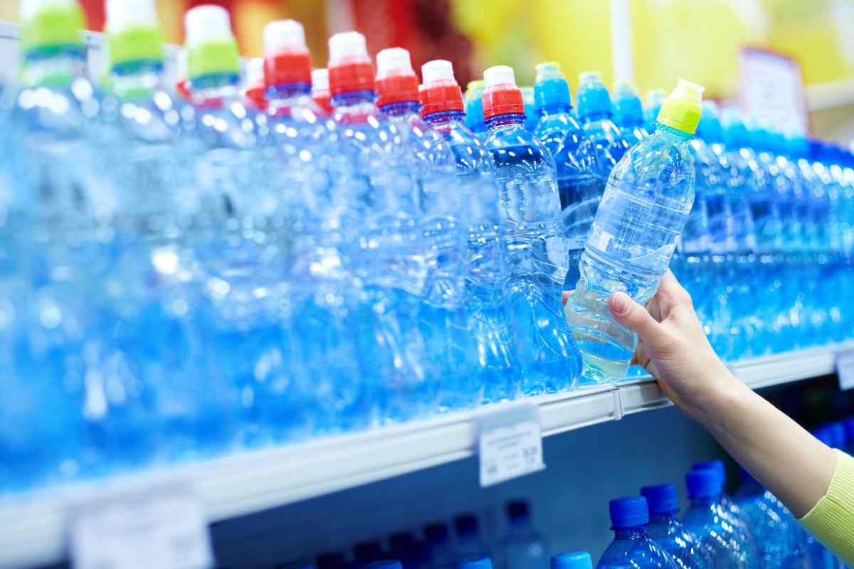 acqua bottiglia contaminazione