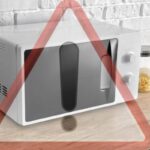 La sua capacità di riscaldare i cibi in pochi minuti ha rivoluzionato il modo in cui prepariamo e consumiamo i pasti.