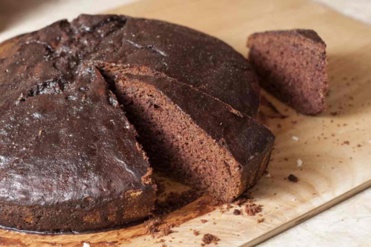 La bellezza della torta al cacao morbida risiede nella sua versatilità. Puoi personalizzarla in molti modi, a seconda dei tuoi gusti