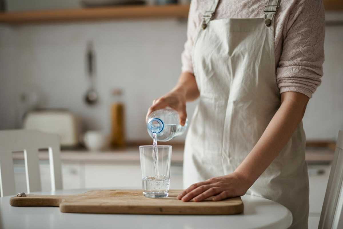 ritiro dell'acqua minerale per batteri