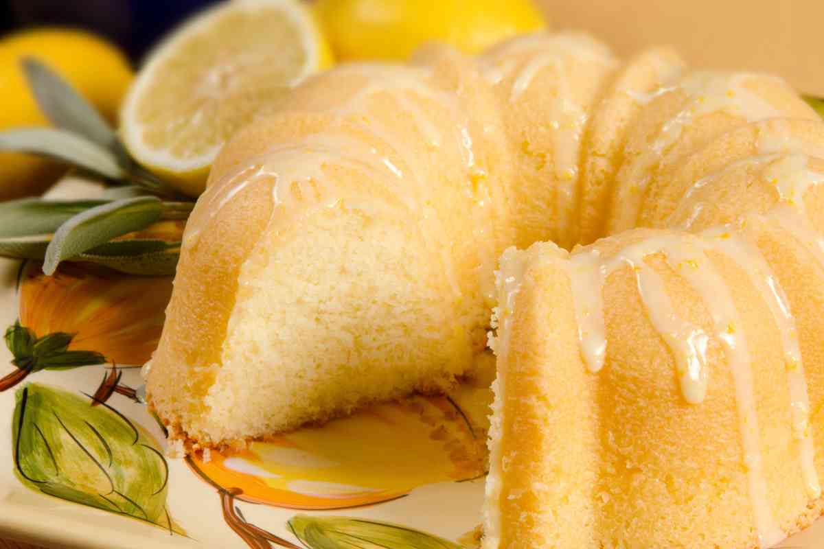 La torta magica al limone: ecco il segreto