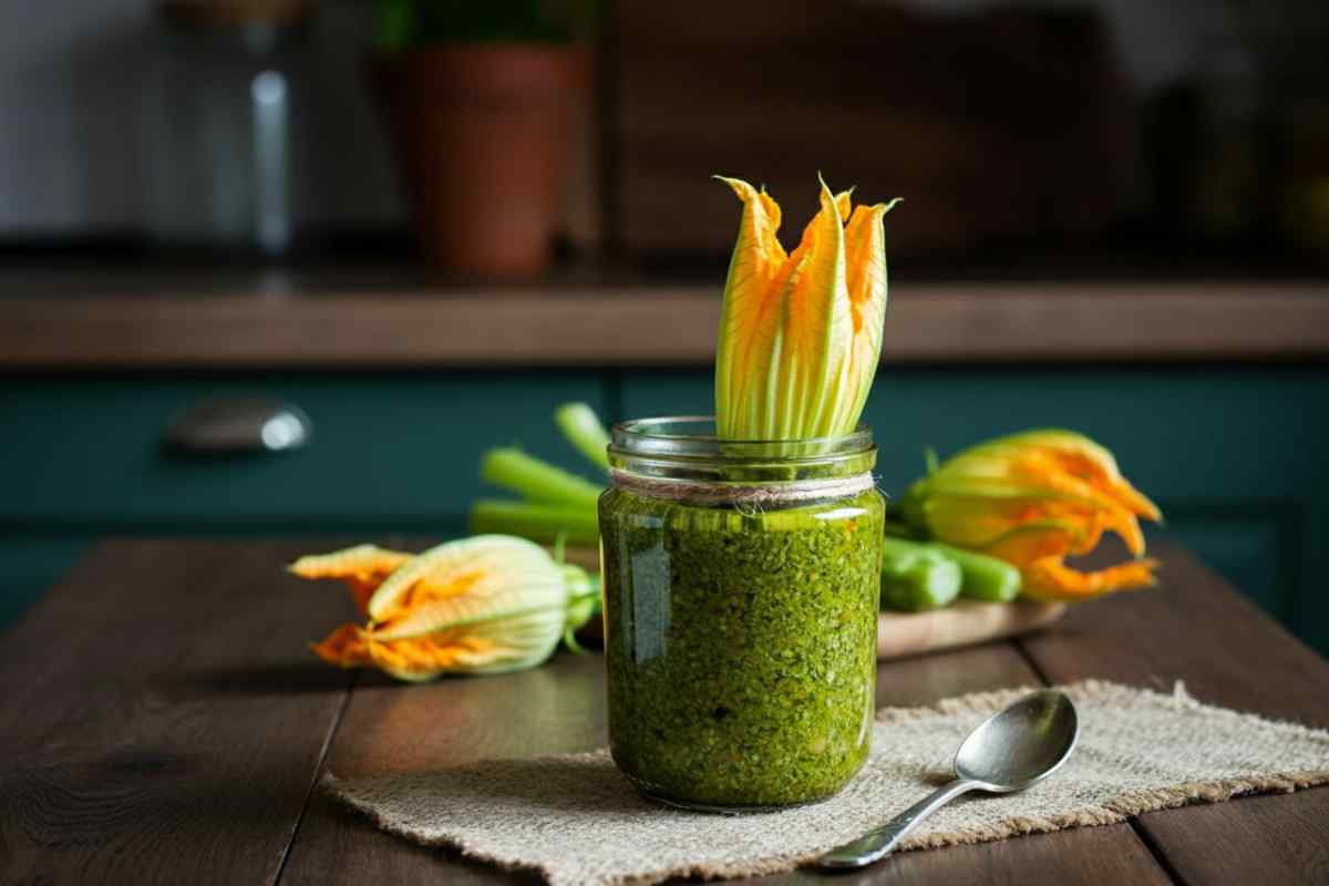 come fare il pesto ai fiori di zucca