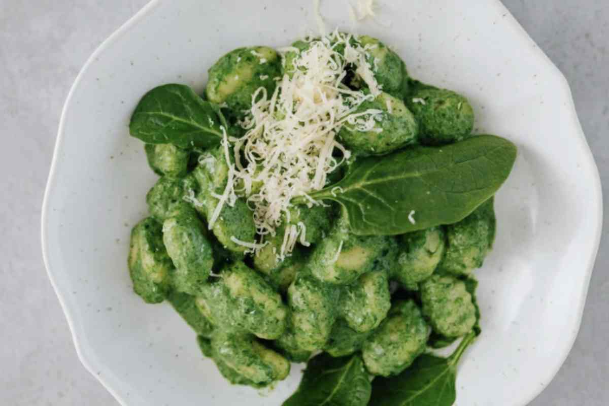 Questo piatto unisce la delicatezza delle zucchine a una consistenza morbida e avvolgente, ideale per accompagnare diversi tipi di condimento,